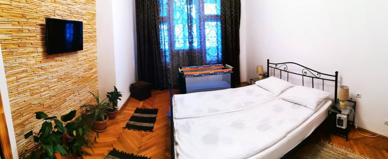 Apartament Hunter Apartment คลูจ-นาโปกา ภายนอก รูปภาพ
