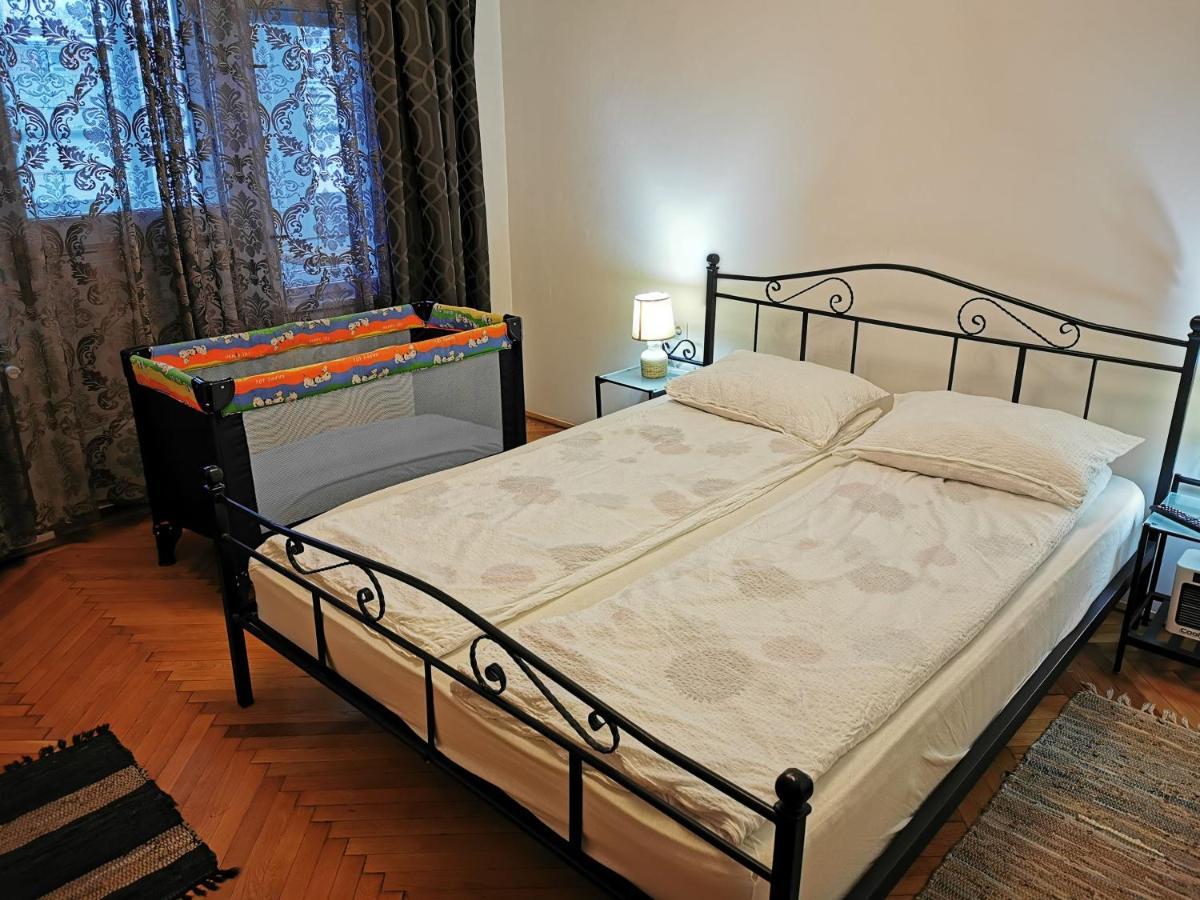 Apartament Hunter Apartment คลูจ-นาโปกา ภายนอก รูปภาพ