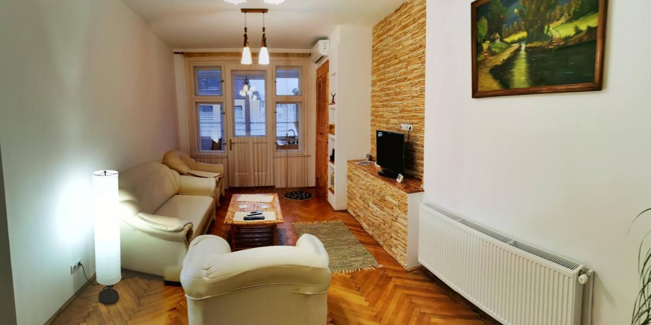Apartament Hunter Apartment คลูจ-นาโปกา ภายนอก รูปภาพ