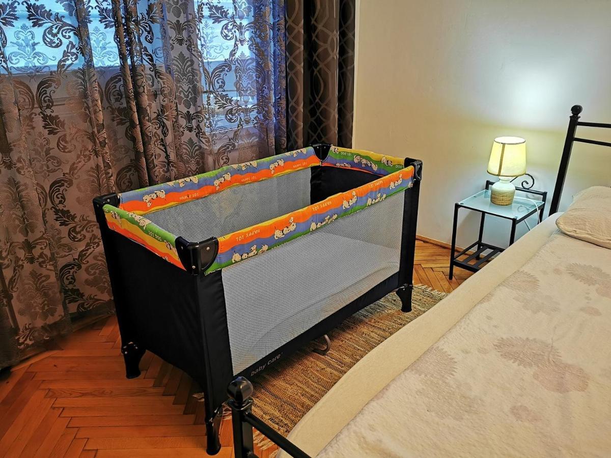Apartament Hunter Apartment คลูจ-นาโปกา ภายนอก รูปภาพ