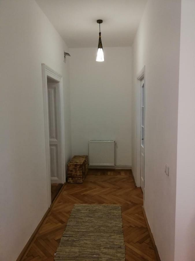 Apartament Hunter Apartment คลูจ-นาโปกา ภายนอก รูปภาพ
