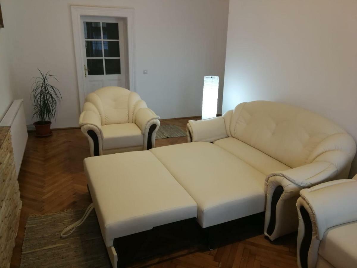 Apartament Hunter Apartment คลูจ-นาโปกา ภายนอก รูปภาพ