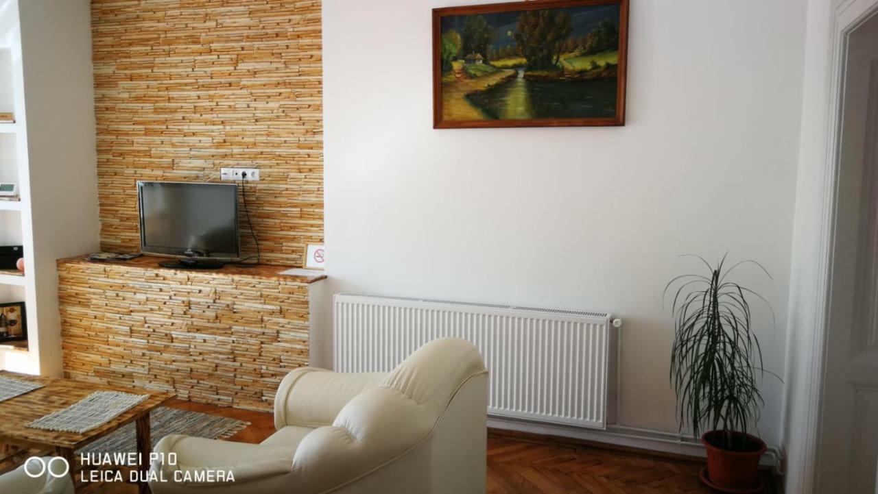 Apartament Hunter Apartment คลูจ-นาโปกา ภายนอก รูปภาพ