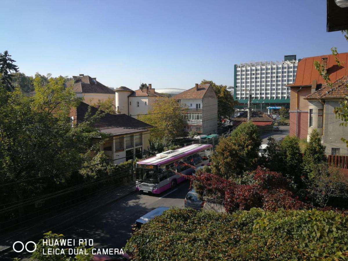 Apartament Hunter Apartment คลูจ-นาโปกา ภายนอก รูปภาพ