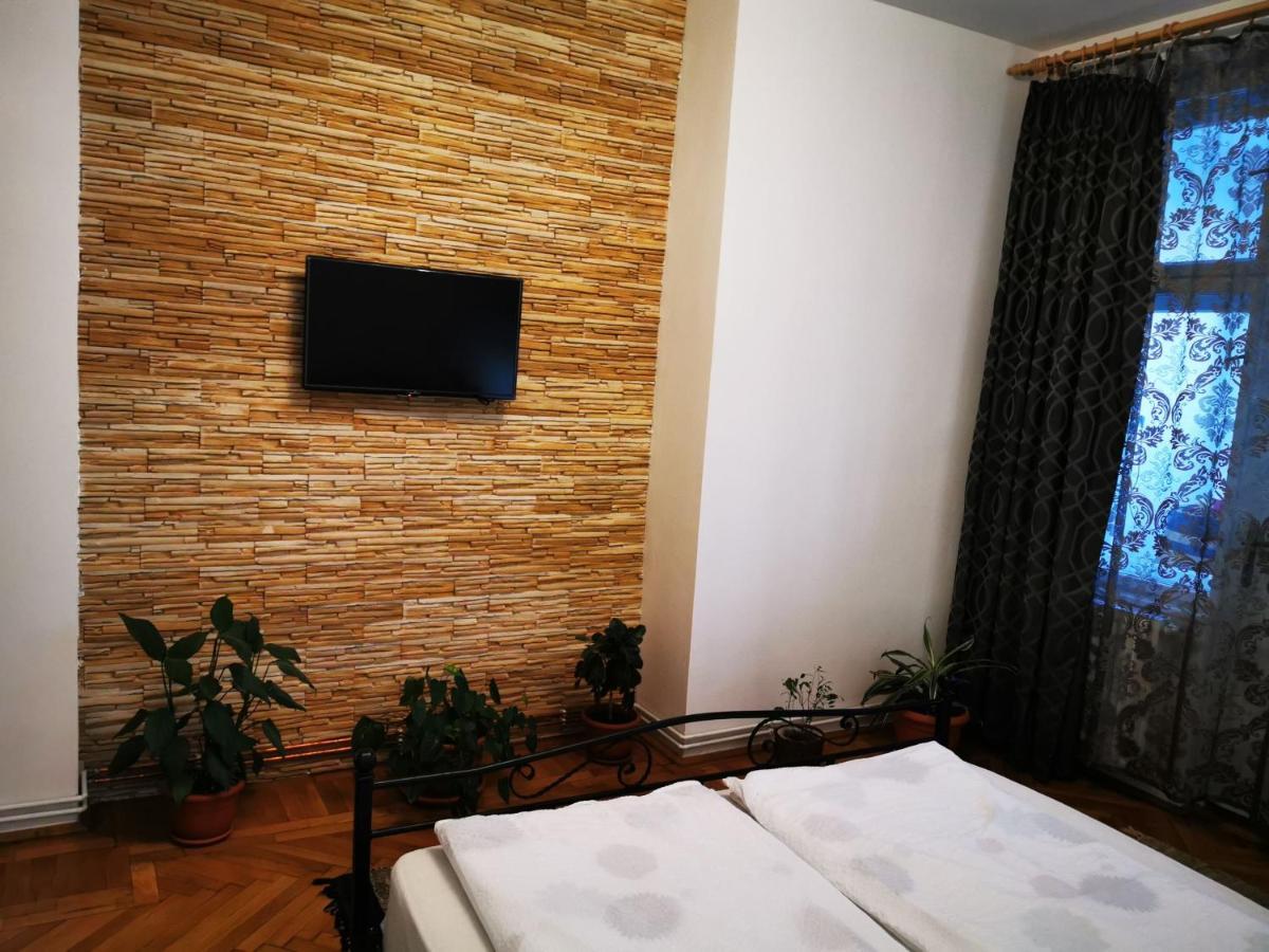 Apartament Hunter Apartment คลูจ-นาโปกา ภายนอก รูปภาพ
