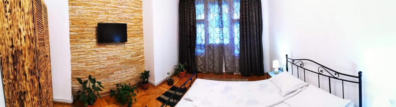 Apartament Hunter Apartment คลูจ-นาโปกา ภายนอก รูปภาพ