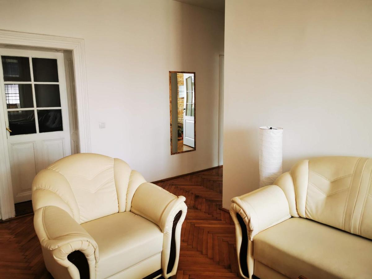 Apartament Hunter Apartment คลูจ-นาโปกา ภายนอก รูปภาพ